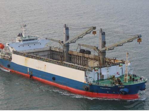 СМИ: во Владивостоке арестовали иностранное судно после инцидента с российским сейнером