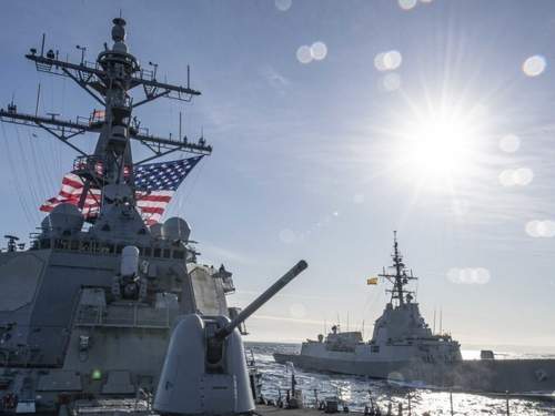 Эсминцы США экстренно изменили курс у Ормуза после 30-минутного ультиматума Эсминцы США экстренно изменили курс у Ормуза после 30-минутного ультиматума