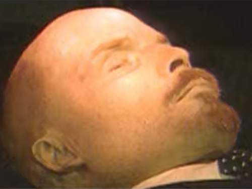 В Москве арестован студент, бросивший обувь в саркофаг Ленина с матерными криками В Москве арестован студент, бросивший обувь в саркофаг Ленина с матерными криками