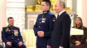 Награждённый Путиным Герой России Асылханов пропал: СМИ нашли две странности (ФОТО) Награждённый Путиным Герой России Асылханов пропал: СМИ нашли две странности (ФОТО)