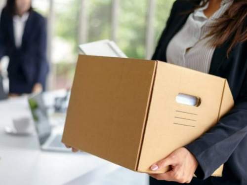 “Идёт увольнение тысяч врачей” и не только: в России резко выросли сокращения