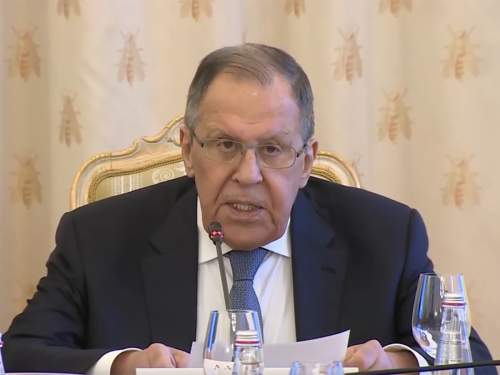 Лавров ответил анекдотом про армянское радио на вопрос об искусстве дипломатии