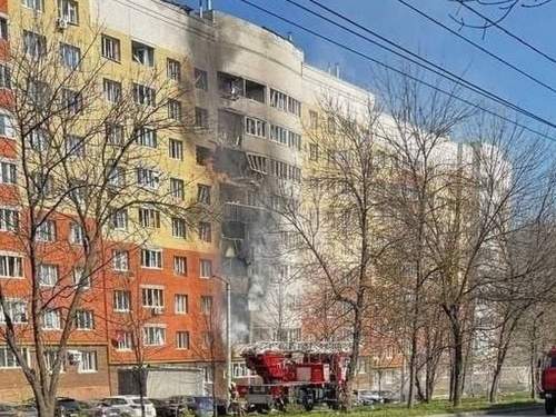 ВСУ дважды атаковали Чебоксары: БПЛА влетел в многоэтажку, обломки упали на ТЦ (ВИДЕО)