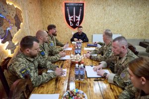 Зеленский приехал на фронт и сделал заявление о перемирии. Чего ждать 9 мая? Зеленский приехал на фронт и сделал заявление о перемирии. Чего ждать 9 мая?