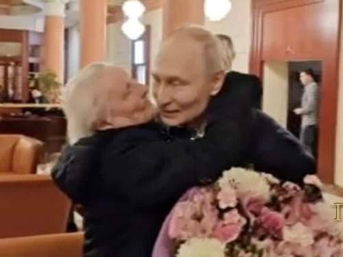Появилось видео встречи Путина со своей первой учительницей (ВИДЕО)