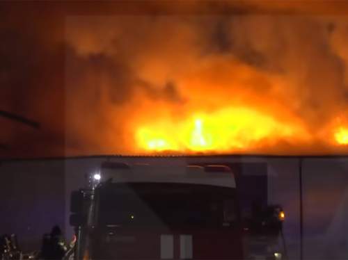 Пожар у Измайловского кремля в Москве: огонь охватил 3000 кв. метров (ВИДЕО) Пожар у Измайловского кремля в Москве: огонь охватил 3000 кв. метров (ВИДЕО)
