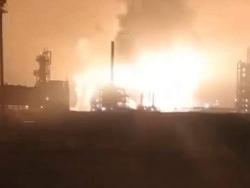 В Астраханской области на газоперерабатывающем заводе произошёл пожар после падения БПЛА