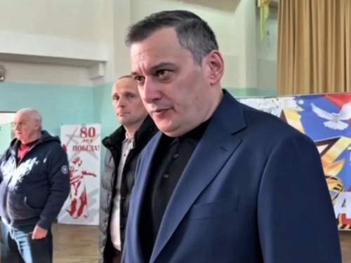 «Да *** ты отсюда»: глава района выругался матом на совещании с Хинштейном