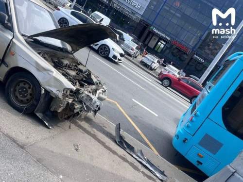 В Санкт-Петербурге машина врезалась в толпу людей: момент ДТП попал на видео (ВИДЕО) В Санкт-Петербурге машина врезалась в толпу людей: момент ДТП попал на видео (ВИДЕО)