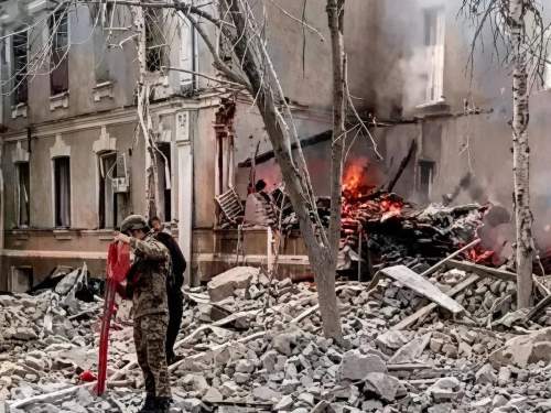 Разрушенный штаб Сухопутных войск ВСУ в Киеве сняли на видео (ВИДЕО)