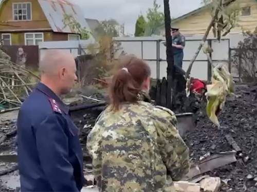 В подмосковной деревне Евсеево при пожаре погибли пять человек (ВИДЕО) В подмосковной деревне Евсеево при пожаре погибли пять человек (ВИДЕО)