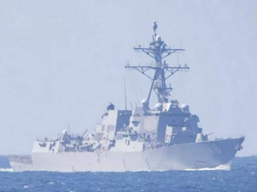 Иран атаковал центр управления на эсминце США в Оманском заливе Иран атаковал центр управления на эсминце США в Оманском заливе