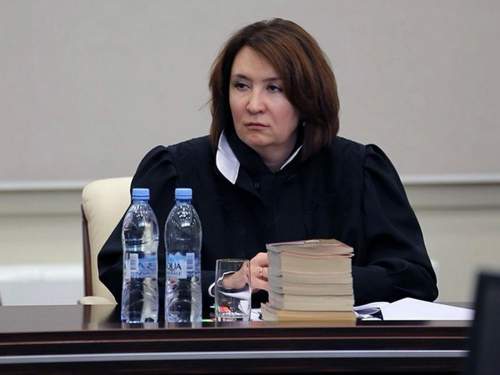 Суд забрал миллионы и сотни объектов семьи «золотой судьи» Хахалевой Суд забрал миллионы и сотни объектов семьи «золотой судьи» Хахалевой