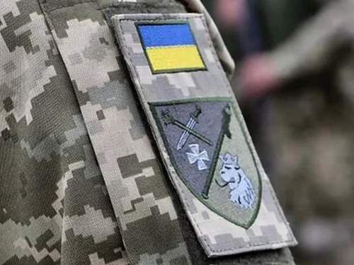 На Украине тракторист протаранил автомобиль ТЦК и сломал руку военкому На Украине тракторист протаранил автомобиль ТЦК и сломал руку военкому