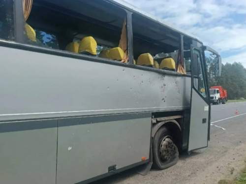 ВСУ атаковали под Брянском автобус с детьми из Белоруссии: есть жертвы (ВИДЕО) ВСУ атаковали под Брянском автобус с детьми из Белоруссии: есть жертвы (ВИДЕО)