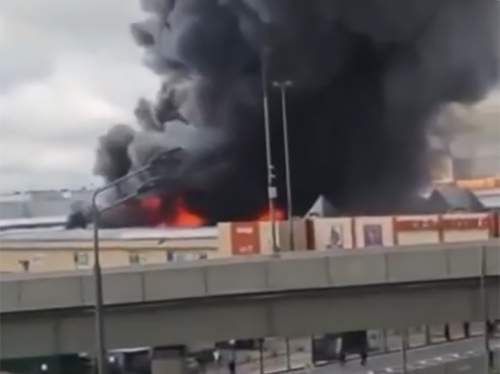 Пожар на рынке «Садовод» в Москве после атаки БПЛА попал на видео (ВИДЕО) Пожар на рынке «Садовод» в Москве после атаки БПЛА попал на видео (ВИДЕО)