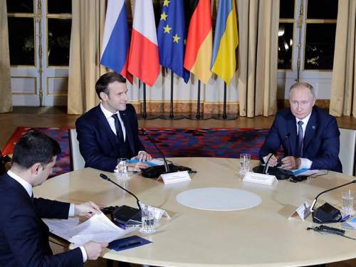 «Путин сказал: &laquo;Почему вы спорите?&raquo;»: Песков раскрыл детали первой встречи с Зеленским в Париже